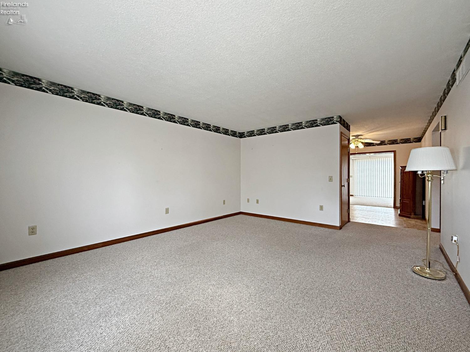 101 E Teakwood Court, Tiffin, Texas image 8