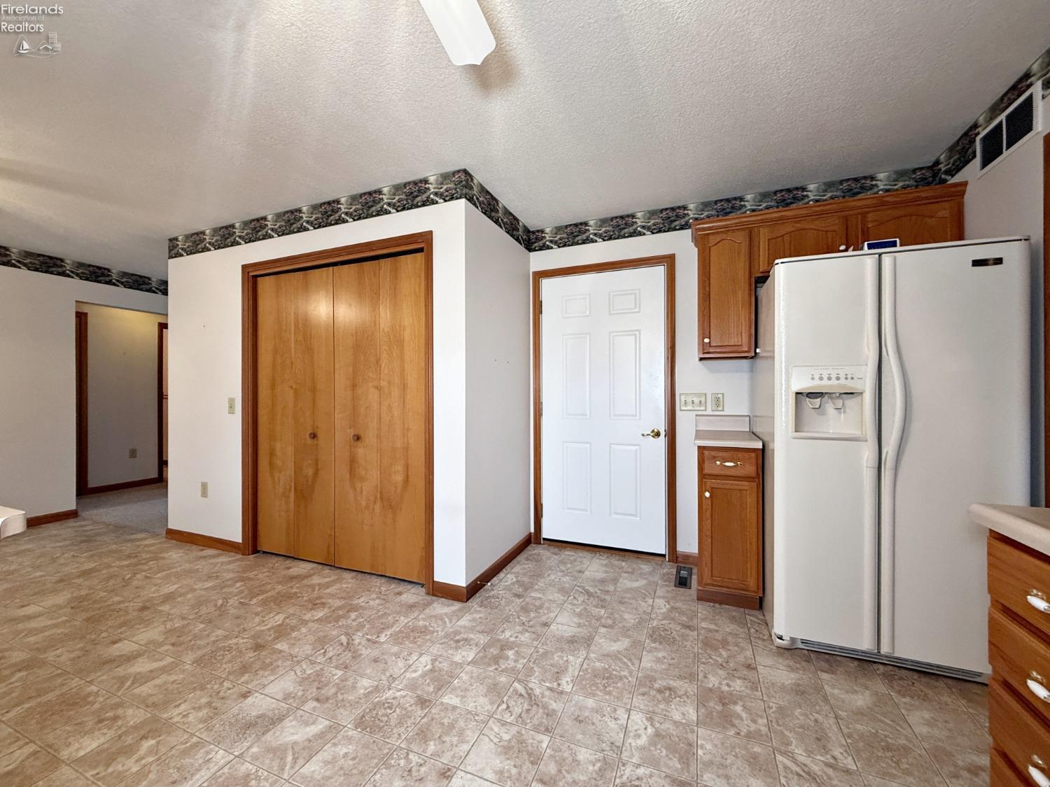 101 E Teakwood Court, Tiffin, Texas image 14