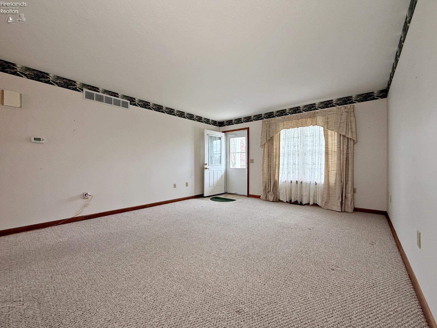 101 E Teakwood Court, Tiffin, Texas image 7