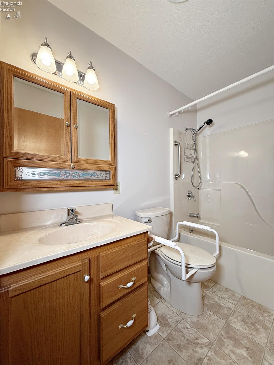 101 E Teakwood Court, Tiffin, Texas image 22