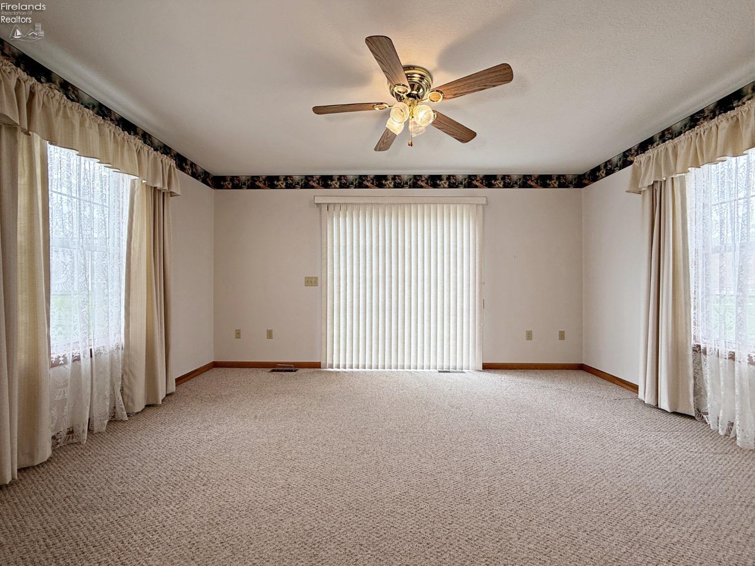 101 E Teakwood Court, Tiffin, Texas image 15