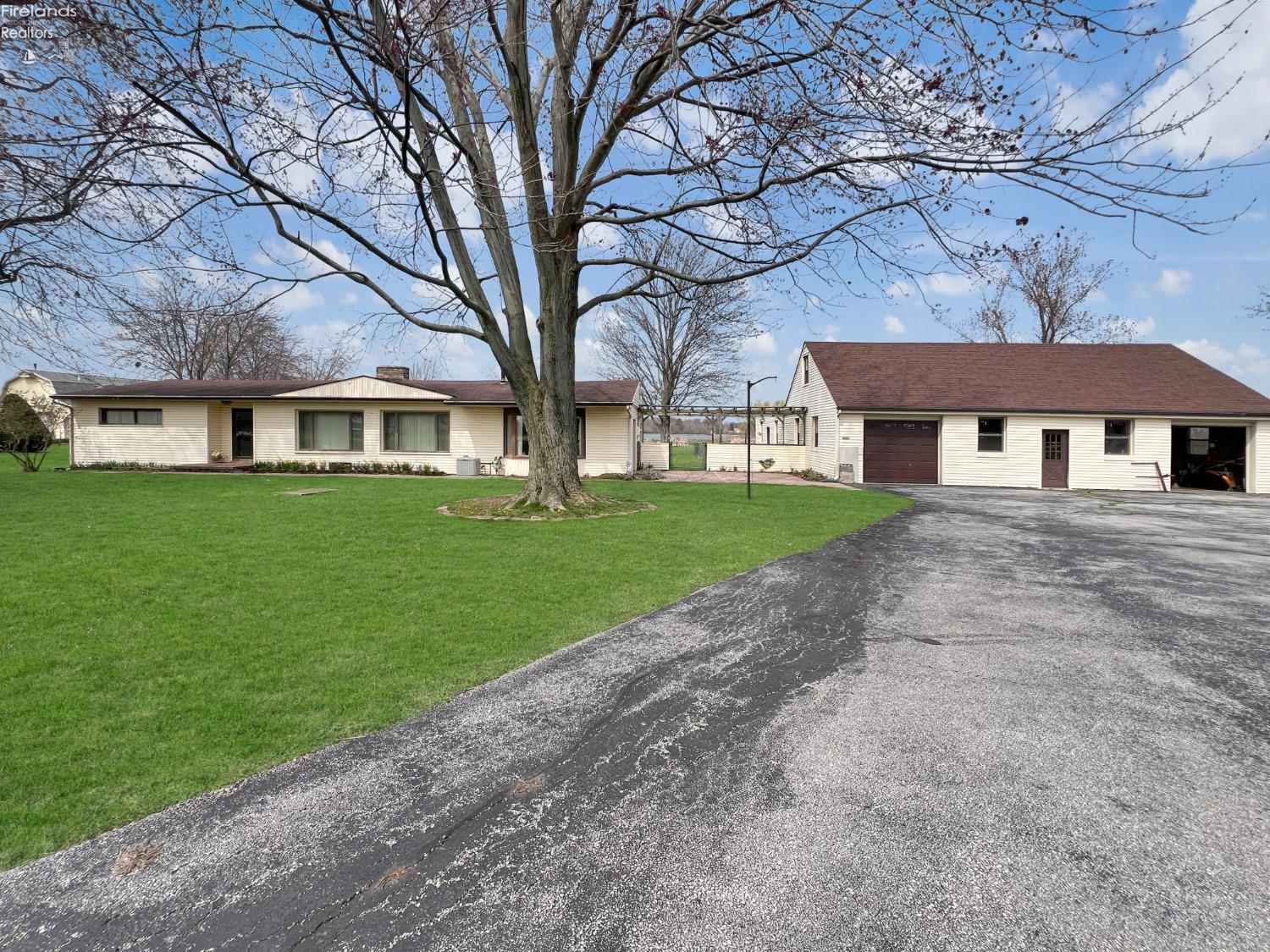 4663 E Harbor Road, Port Clinton, Ohio image 3