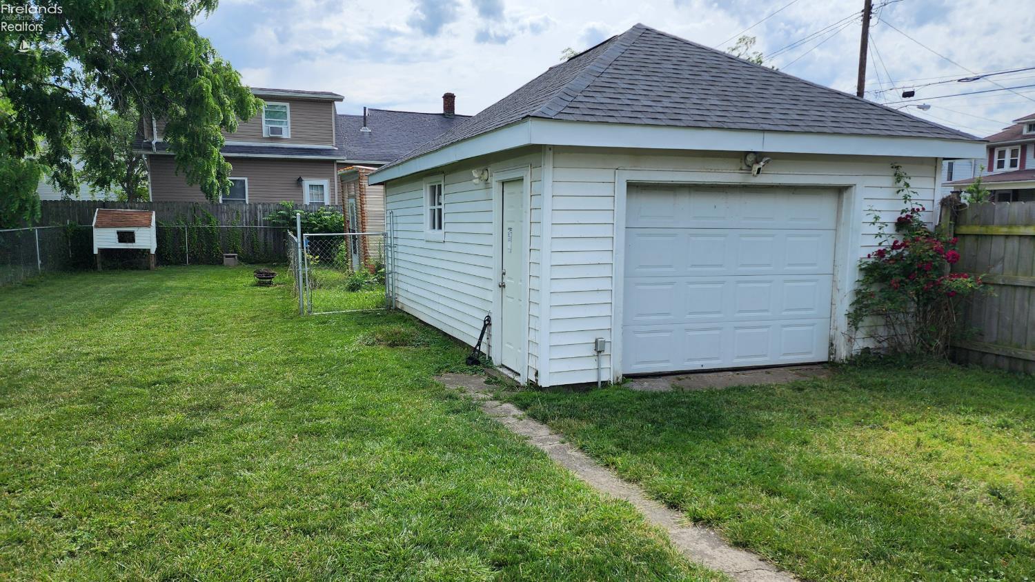 Sandusky, Ohio 44870, United States, 3 Bedrooms Bedrooms, ,1 BathroomBathrooms,Residential,Contingent,159396