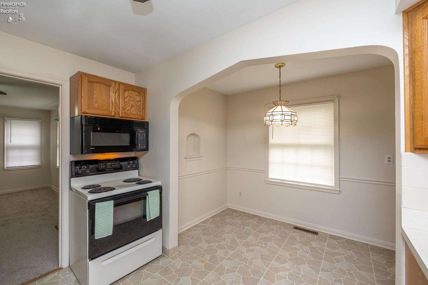 222 Brandtson Avenue, Elyria, New Mexico image 10