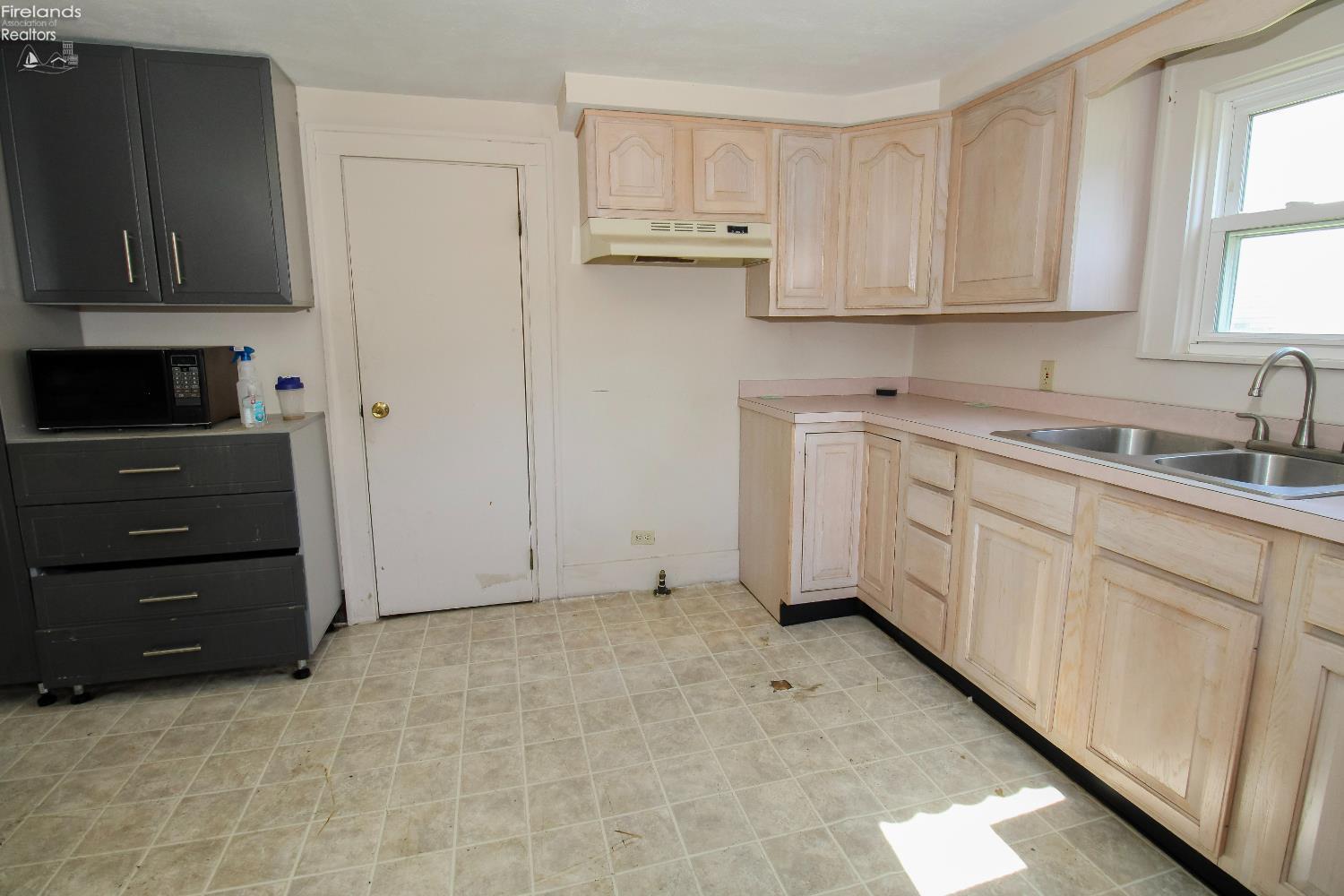 Amherst, Ohio 44001, United States, 3 Bedrooms Bedrooms, ,1 BathroomBathrooms,Residential,Active,156950