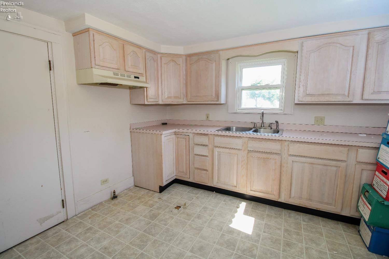 Amherst, Ohio 44001, United States, 3 Bedrooms Bedrooms, ,1 BathroomBathrooms,Residential,Active,156950