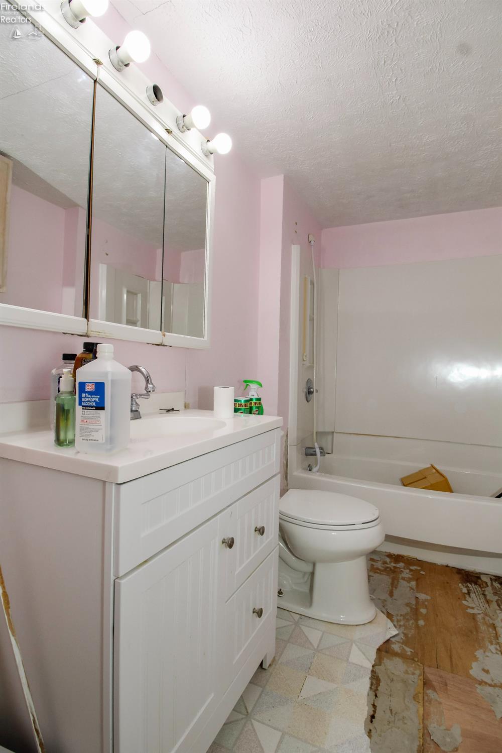 Amherst, Ohio 44001, United States, 3 Bedrooms Bedrooms, ,1 BathroomBathrooms,Residential,Active,156950