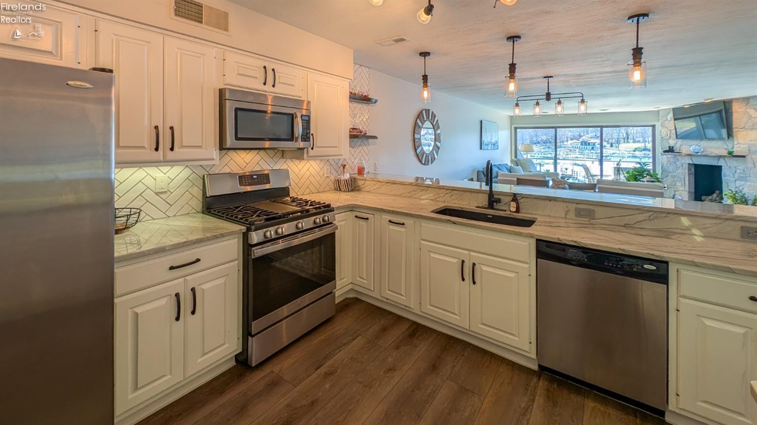 3246 N Marina View Drive, Port Clinton, Ohio image 13