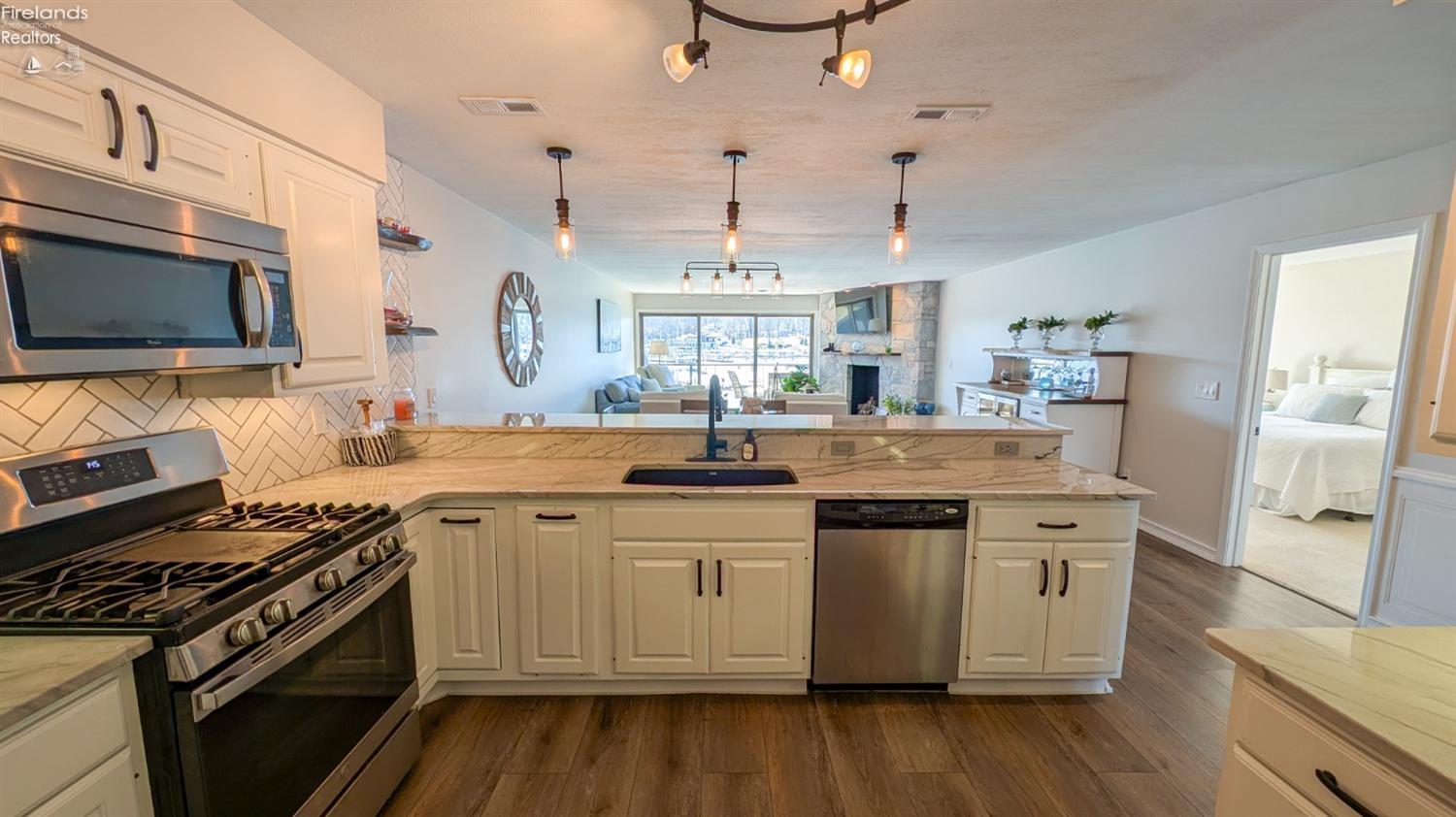3246 N Marina View Drive, Port Clinton, Ohio image 14