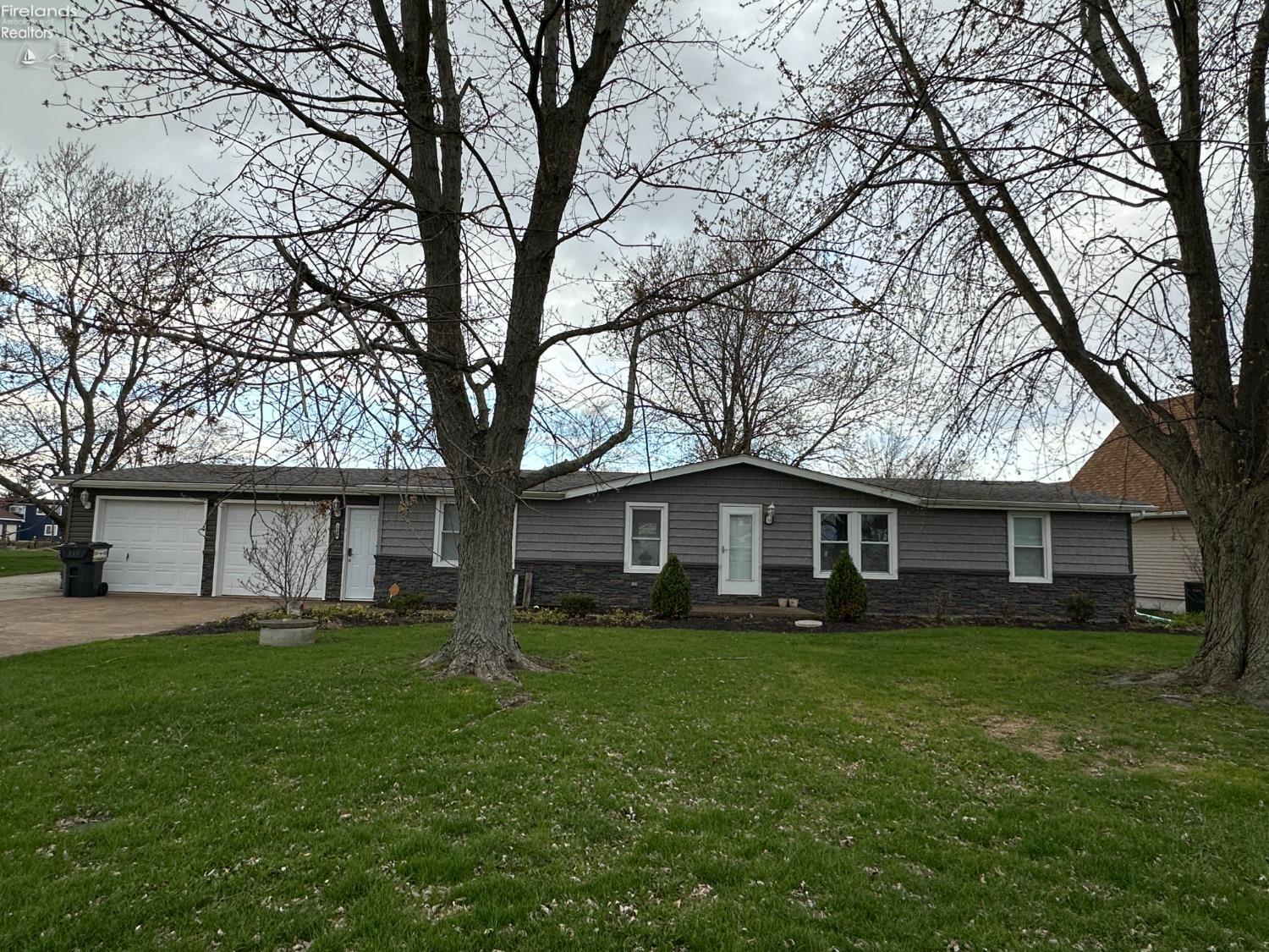 3085 E Canal Road, Port Clinton, Ohio image 1
