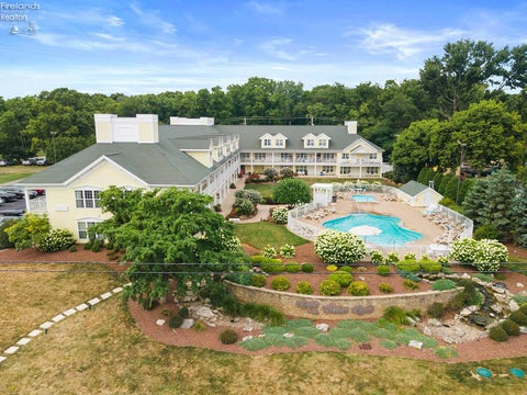 Photo for 441 W Lakeshore Drive