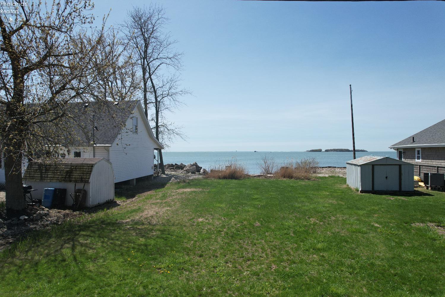 1053 Harborview Drive, Middle Bass Island, Texas image 3