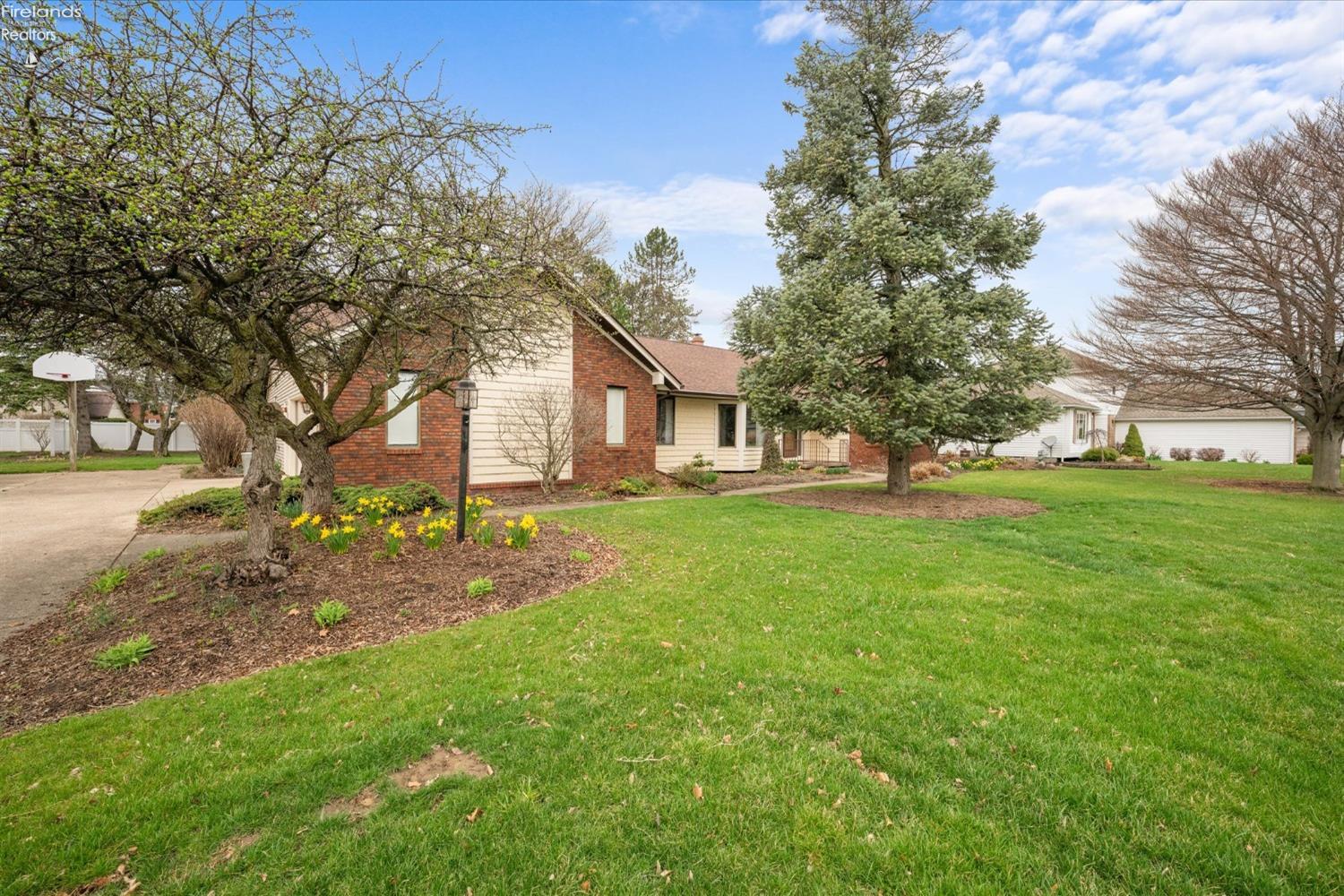 3211 Stonewood Drive, Sandusky, Ohio image 2