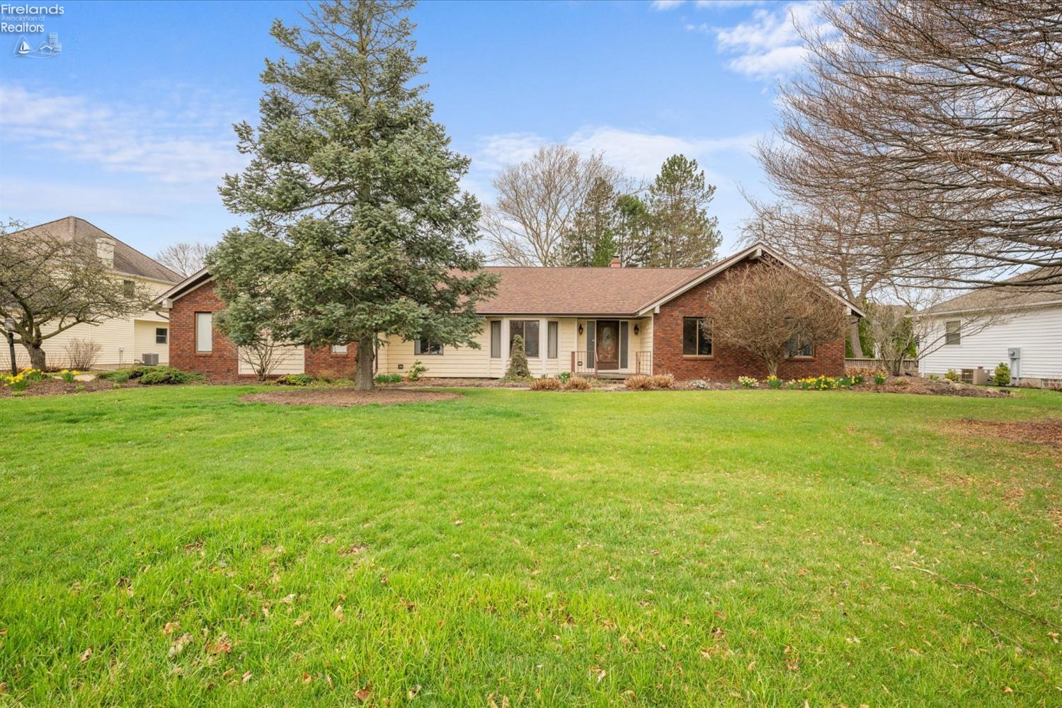 3211 Stonewood Drive, Sandusky, Ohio image 3