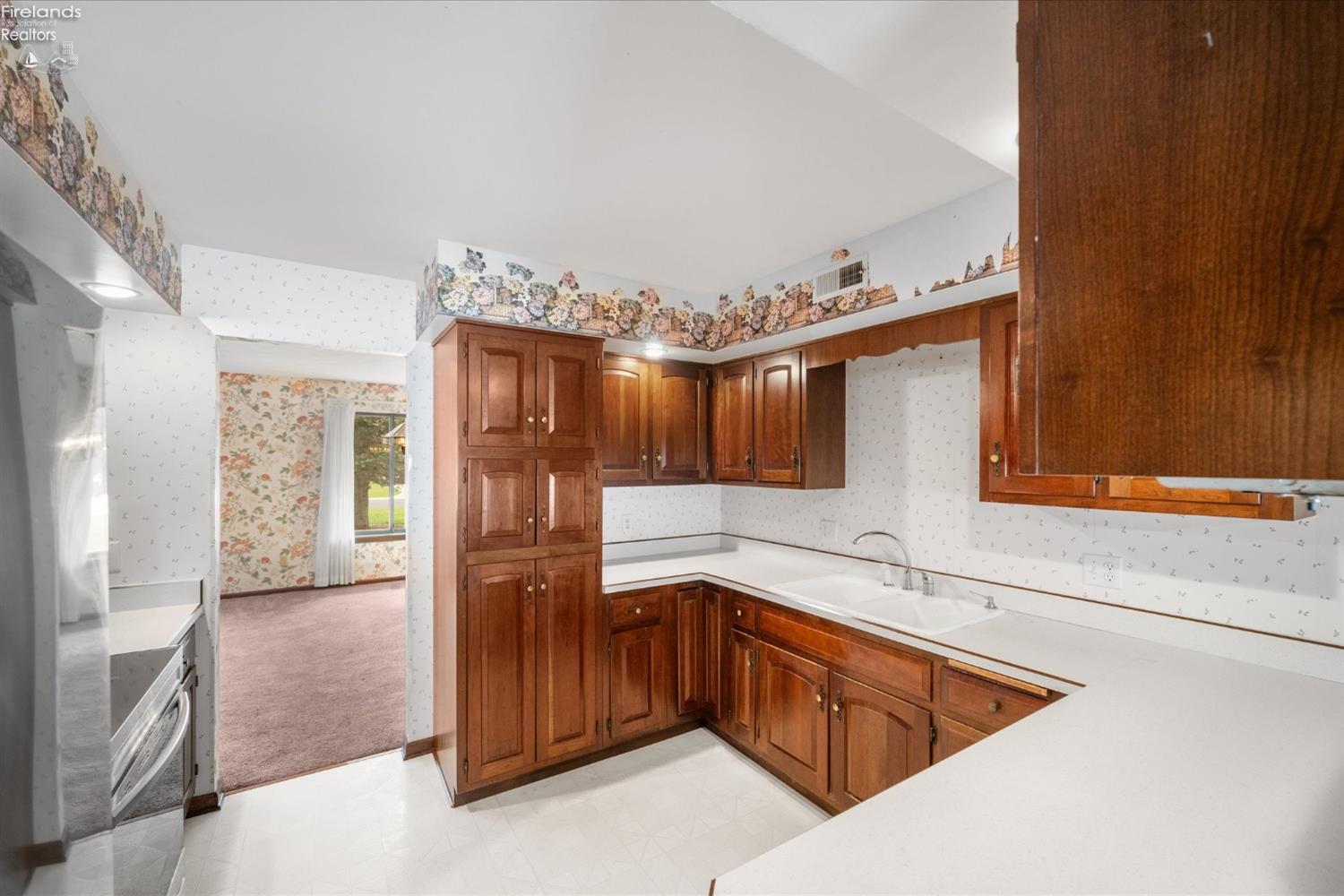 3211 Stonewood Drive, Sandusky, Ohio image 16