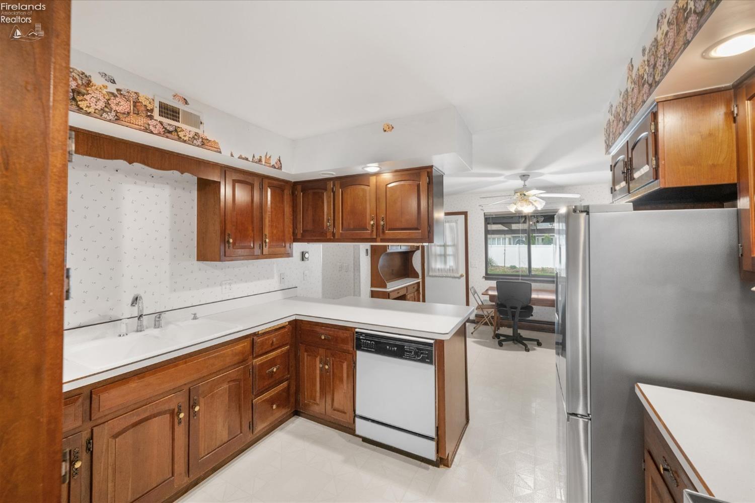 3211 Stonewood Drive, Sandusky, Ohio image 17