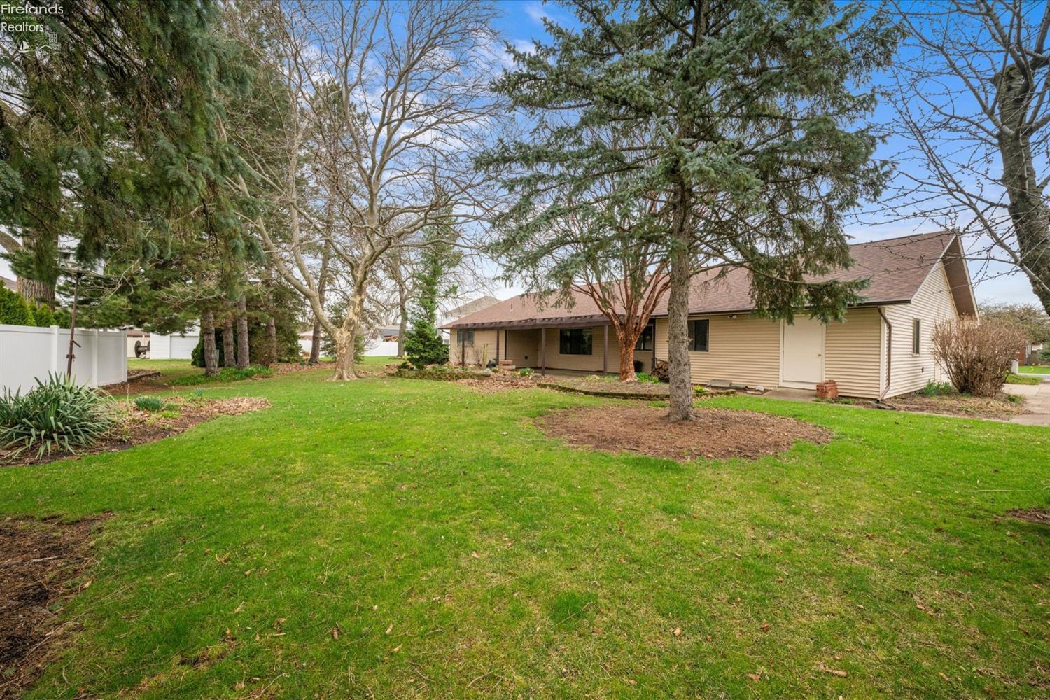 3211 Stonewood Drive, Sandusky, Ohio image 44
