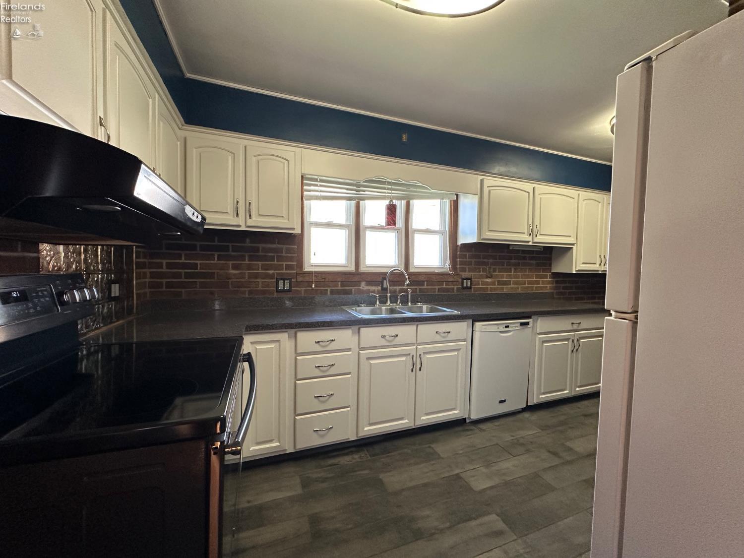 Sandusky, Ohio 44870, United States, 3 Bedrooms Bedrooms, ,1 BathroomBathrooms,Residential,Active,196872