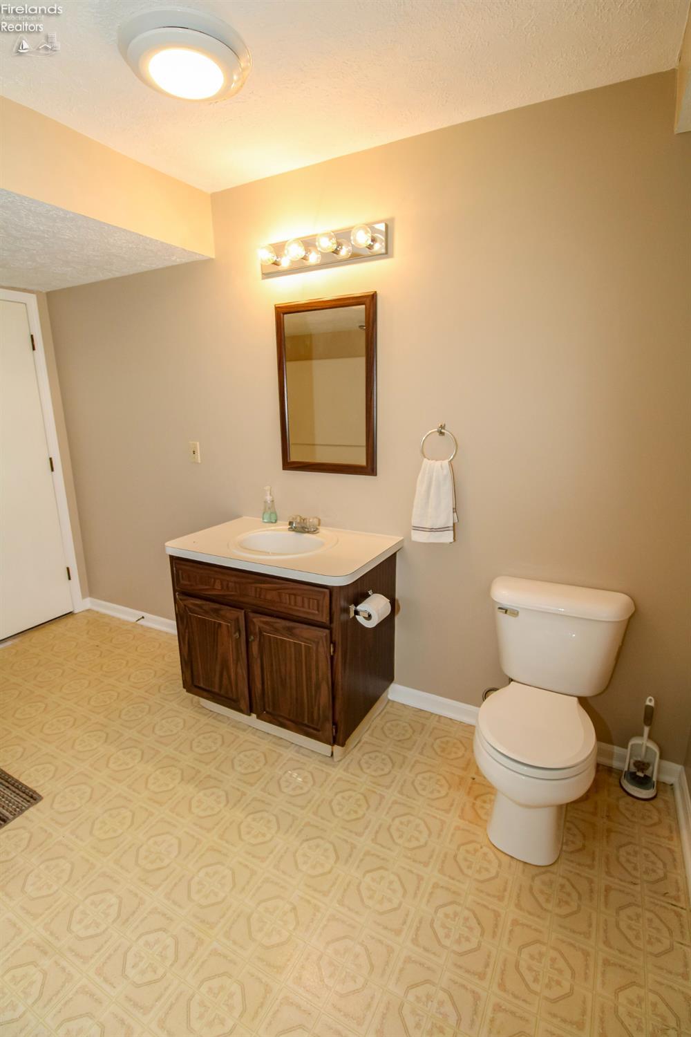 Norwalk, Ohio 44857, United States, 3 Bedrooms Bedrooms, ,2 BathroomsBathrooms,Residential,Contingent,206885