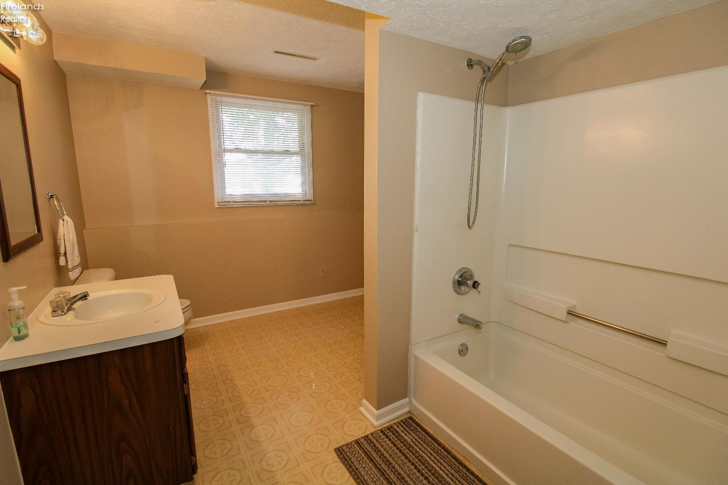 Norwalk, Ohio 44857, United States, 3 Bedrooms Bedrooms, ,2 BathroomsBathrooms,Residential,Contingent,206885