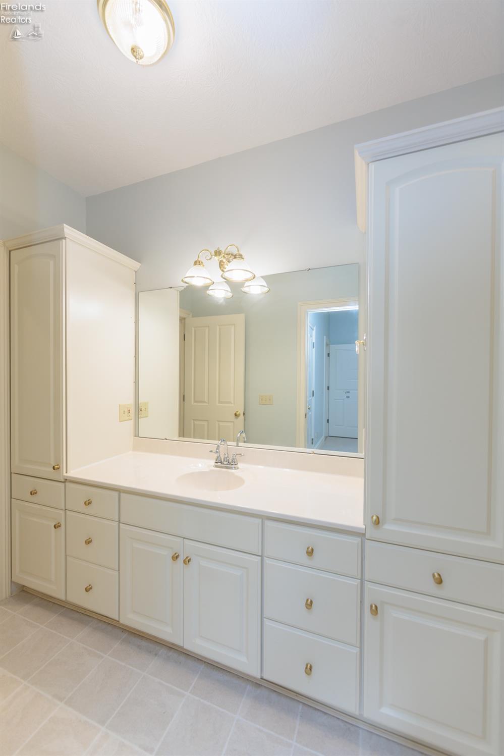 2 N Executive Village Court #B, Norwalk, New Mexico image 30