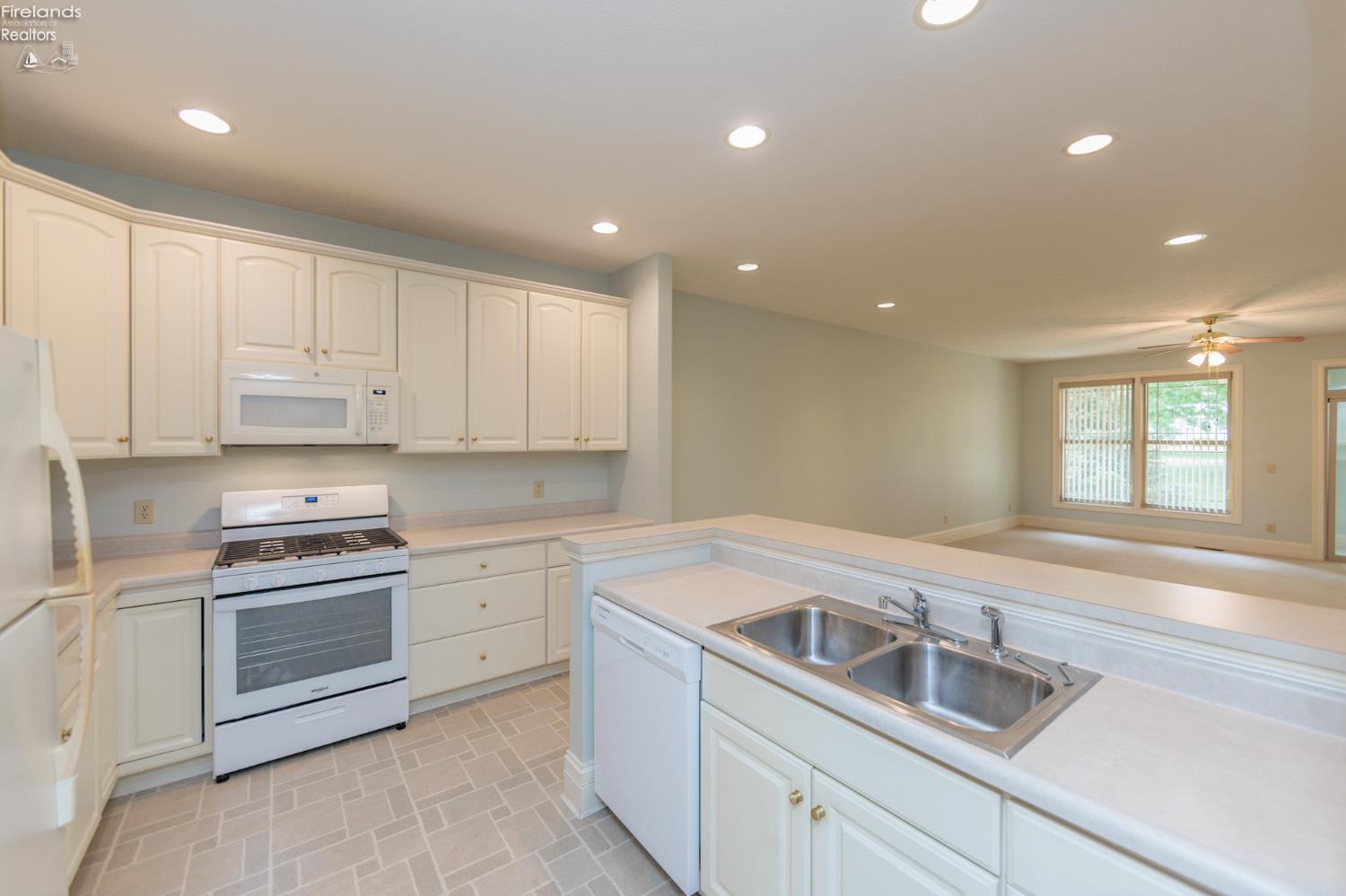 2 N Executive Village Court #B, Norwalk, New Mexico image 8