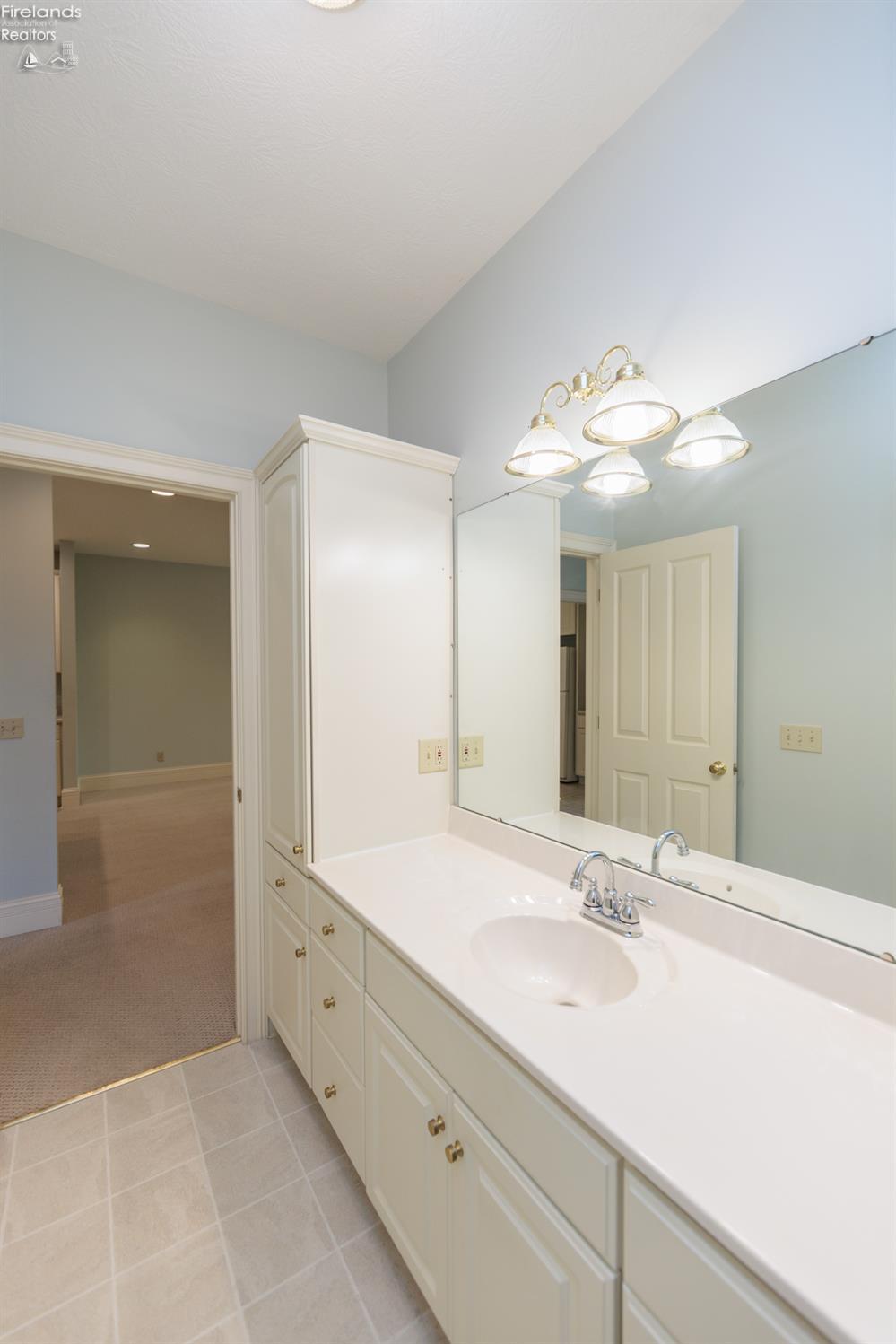 2 N Executive Village Court #B, Norwalk, New Mexico image 28