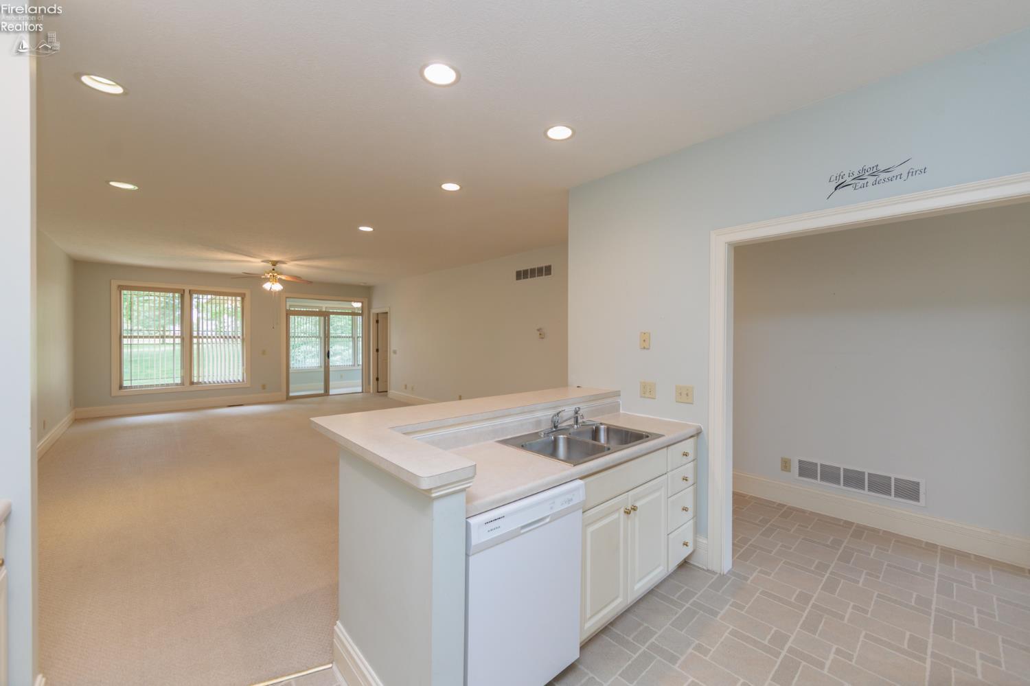 2 N Executive Village Court #B, Norwalk, New Mexico image 10