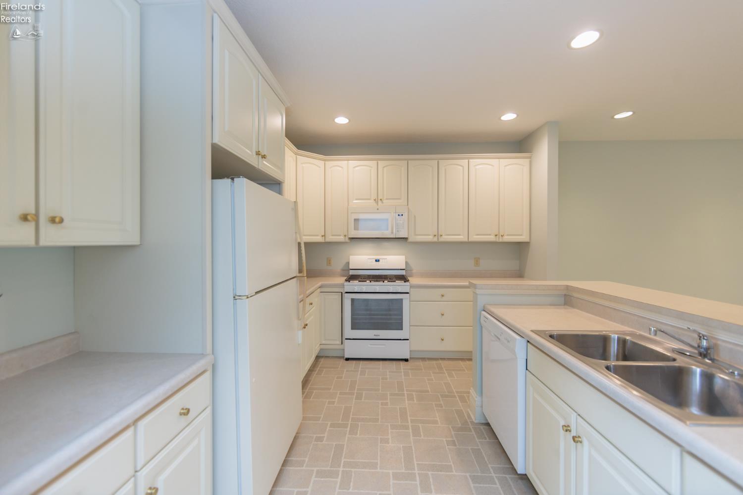 2 N Executive Village Court #B, Norwalk, New Mexico image 7