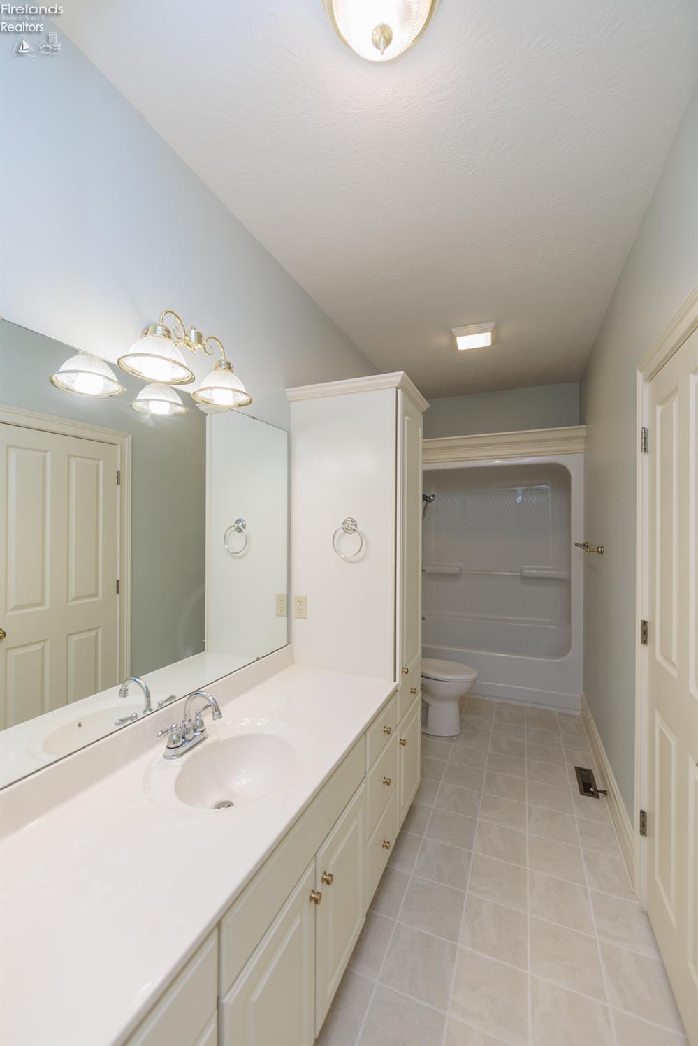 2 N Executive Village Court #B, Norwalk, New Mexico image 29