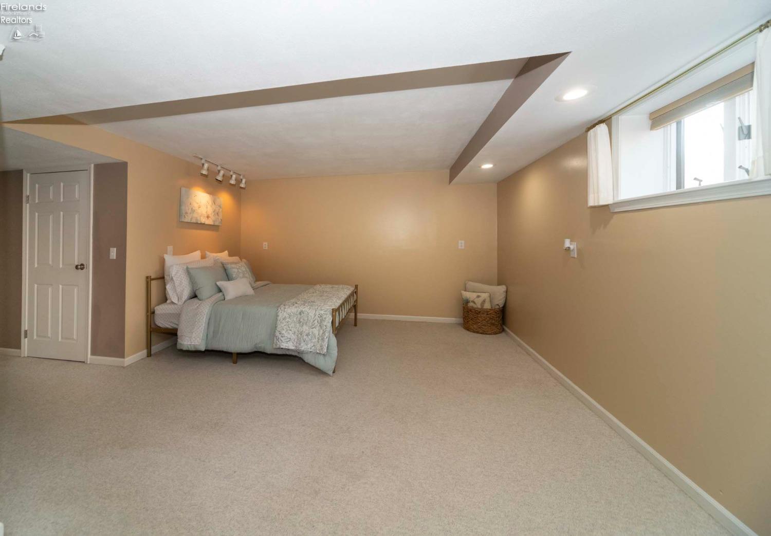 705 S Elizabeth Drive, Huron, Ohio image 34