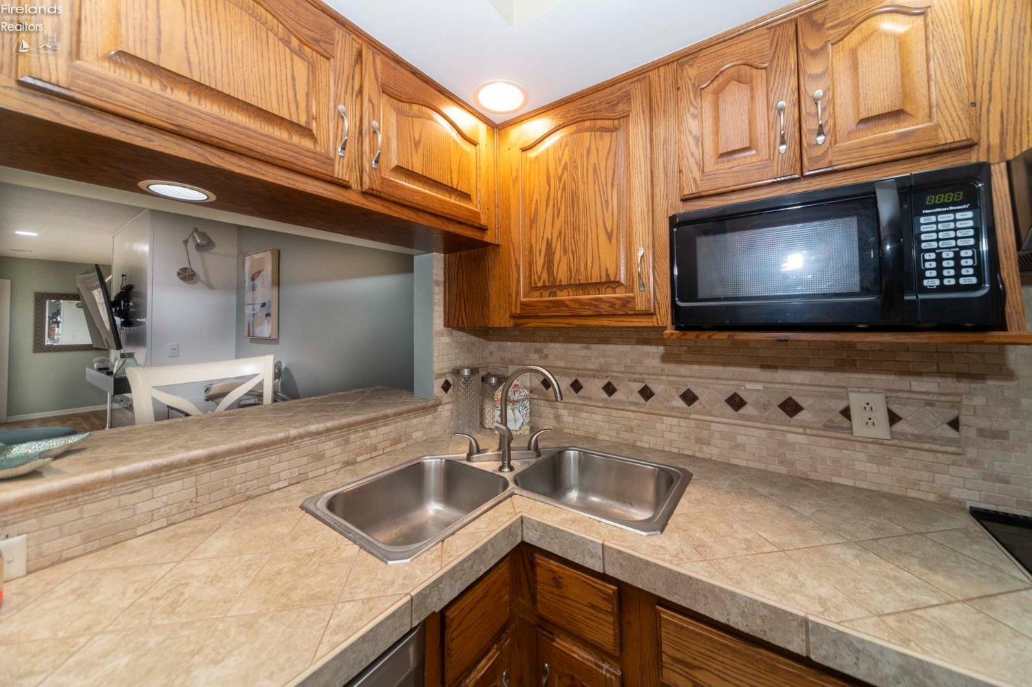 705 S Elizabeth Drive, Huron, Ohio image 13