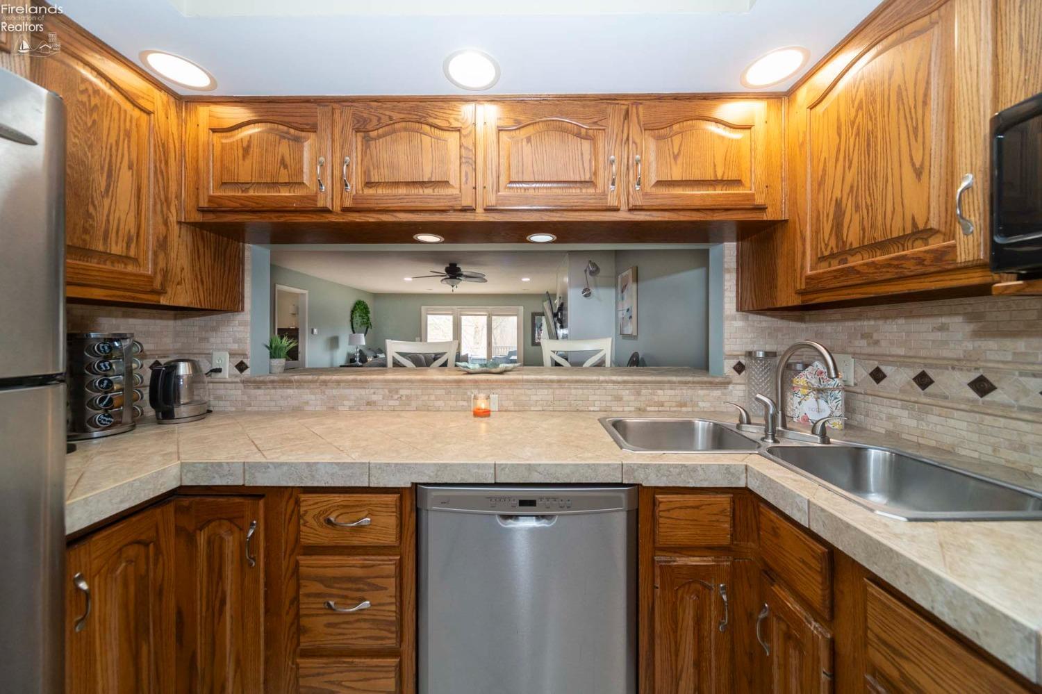 705 S Elizabeth Drive, Huron, Ohio image 11