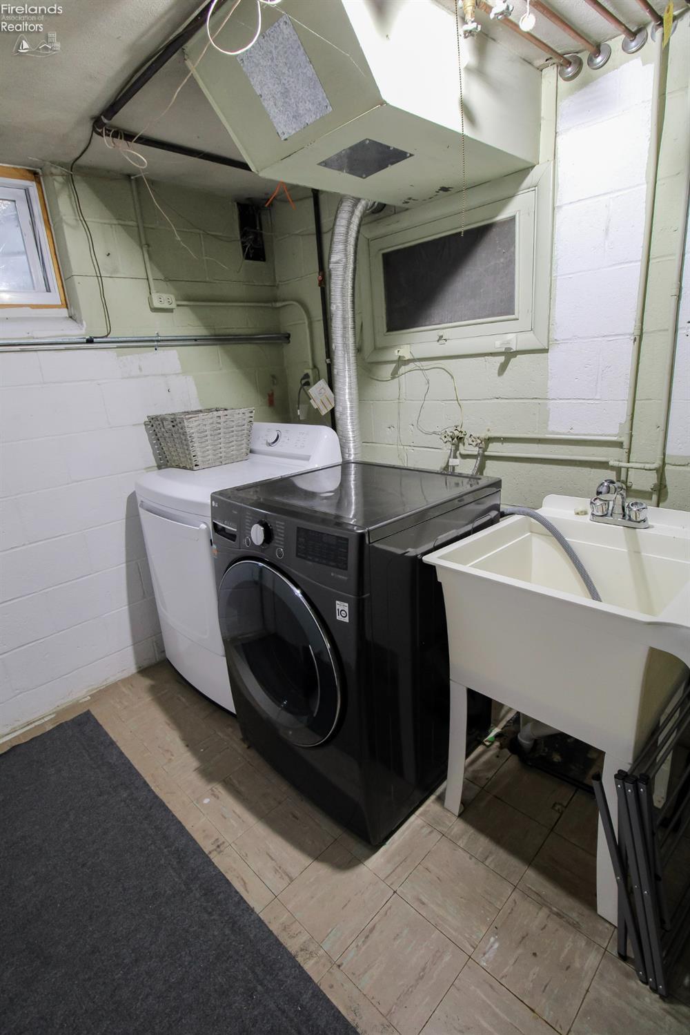 Bay Village, Ohio 44140, United States, 3 Bedrooms Bedrooms, ,2 BathroomsBathrooms,Residential,Active,121088