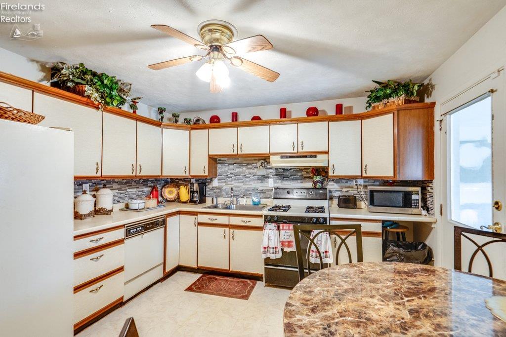 3908 Clinton Avenue, Lorain, New Mexico image 18