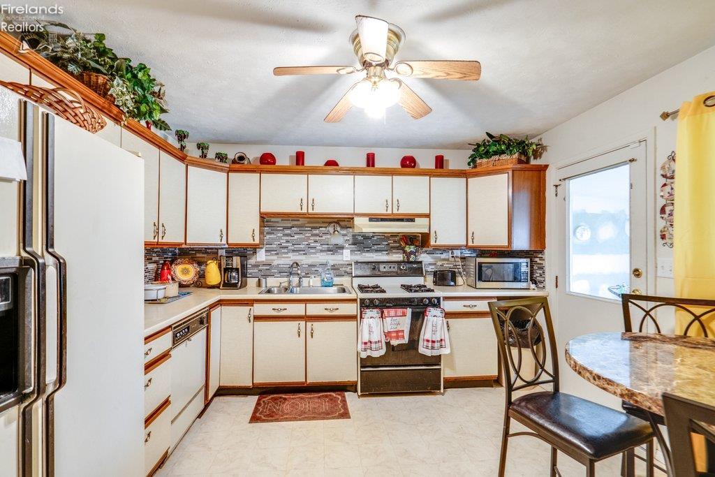 3908 Clinton Avenue, Lorain, New Mexico image 17