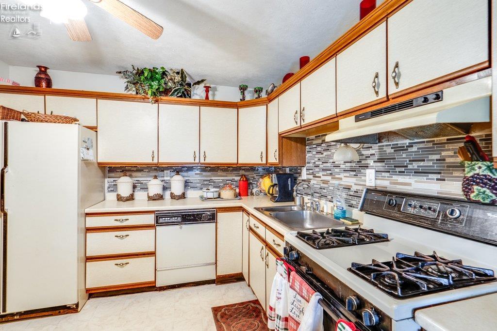 3908 Clinton Avenue, Lorain, New Mexico image 21