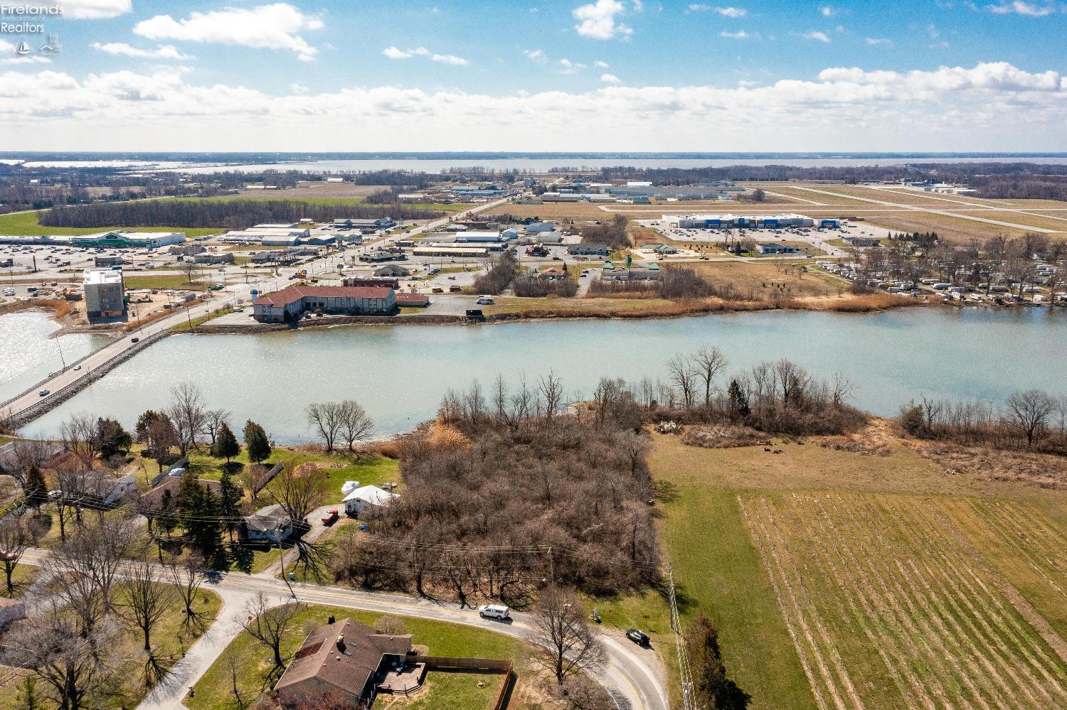 113 W Catawba Road, Port Clinton, Ohio image 3
