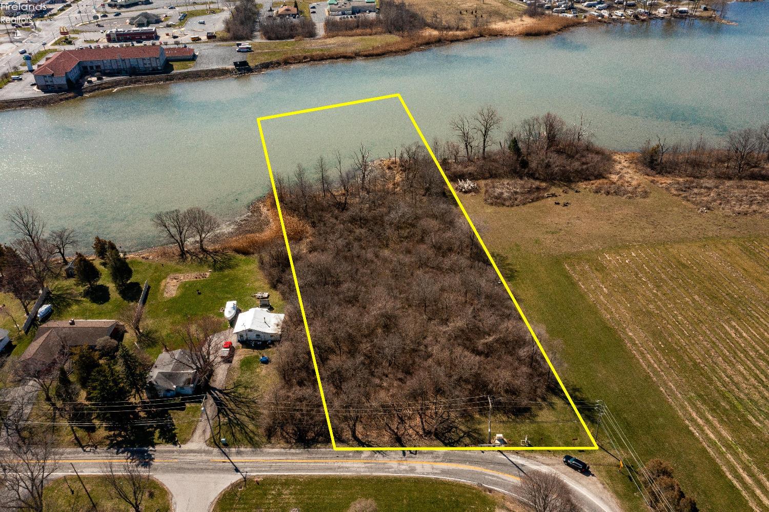 113 W Catawba Road, Port Clinton, Ohio image 1