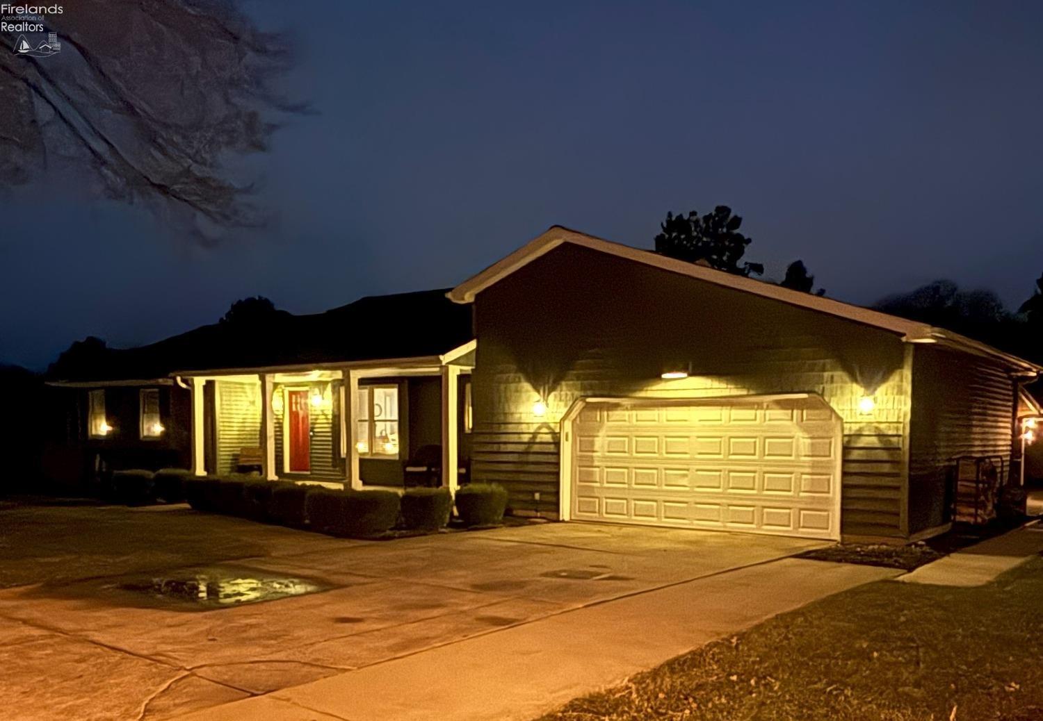 4348 E Marina Drive, Vermilion, Ohio image 2