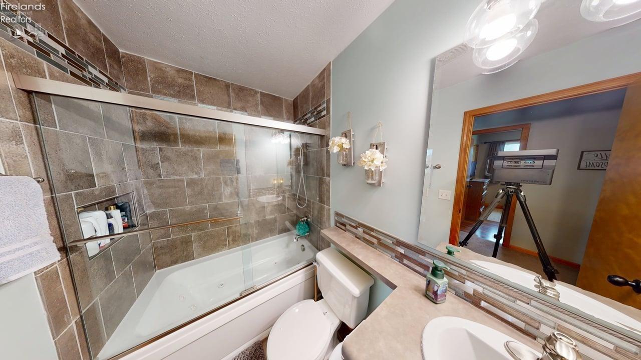 311 W Linden Avenue, Gibsonburg, Ohio image 34