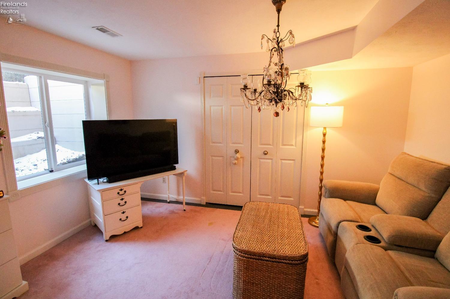 Huron, Ohio 44839, United States, 4 Bedrooms Bedrooms, ,4 BathroomsBathrooms,Residential,Contingent,15429