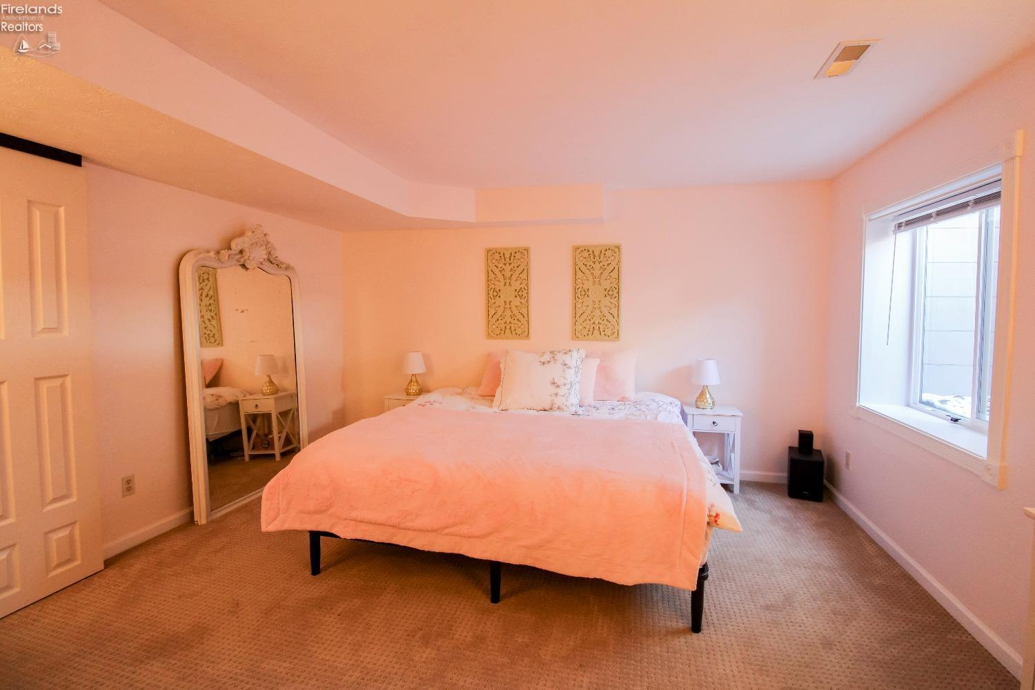 Huron, Ohio 44839, United States, 4 Bedrooms Bedrooms, ,4 BathroomsBathrooms,Residential,Contingent,15429