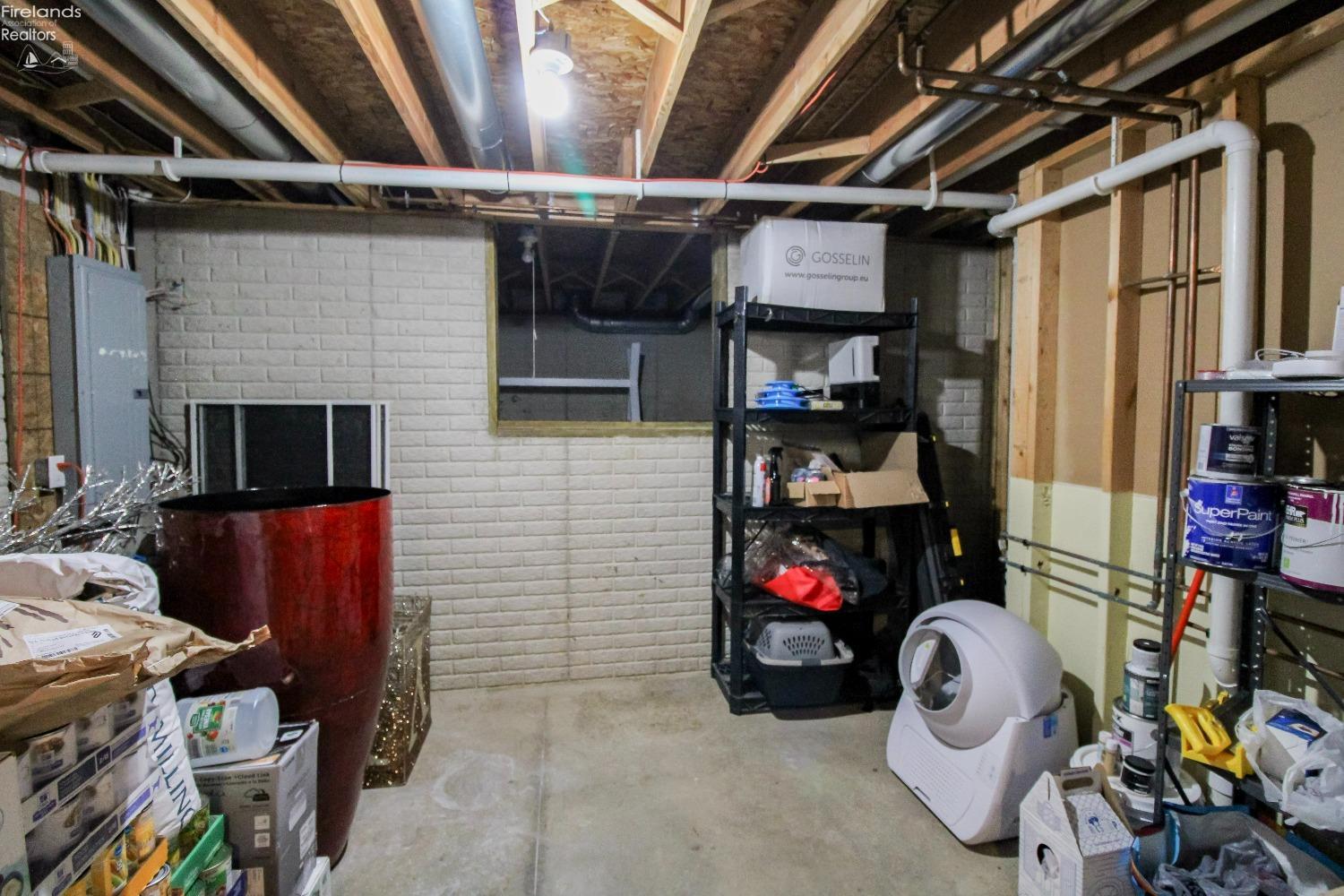 Huron, Ohio 44839, United States, 4 Bedrooms Bedrooms, ,4 BathroomsBathrooms,Residential,Contingent,15429