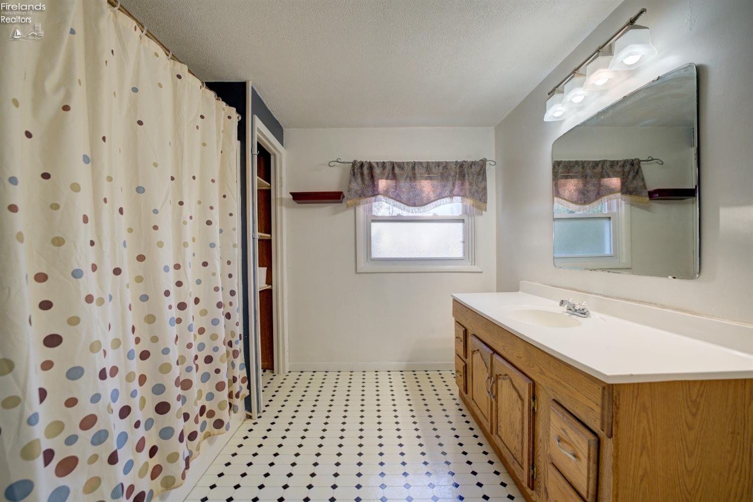 3255 Limerick Road, Clyde, Ohio image 29