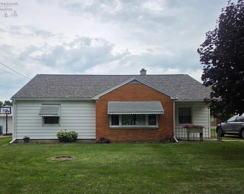 Homes For Sale - 609 Clinton Street<br/> Port Clinton, OH 43452
