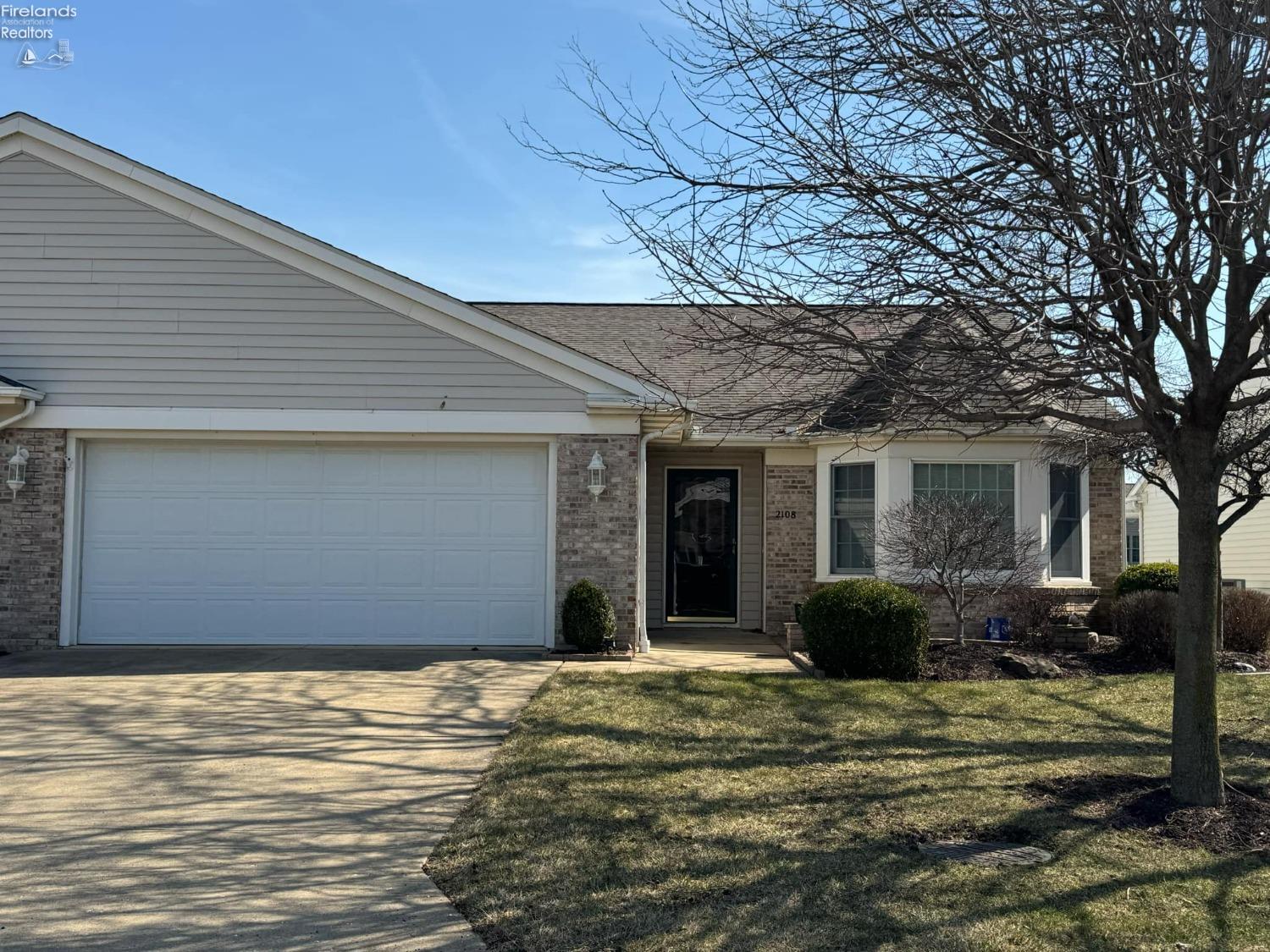 2108 Lakefield Drive, Huron, Ohio image 1