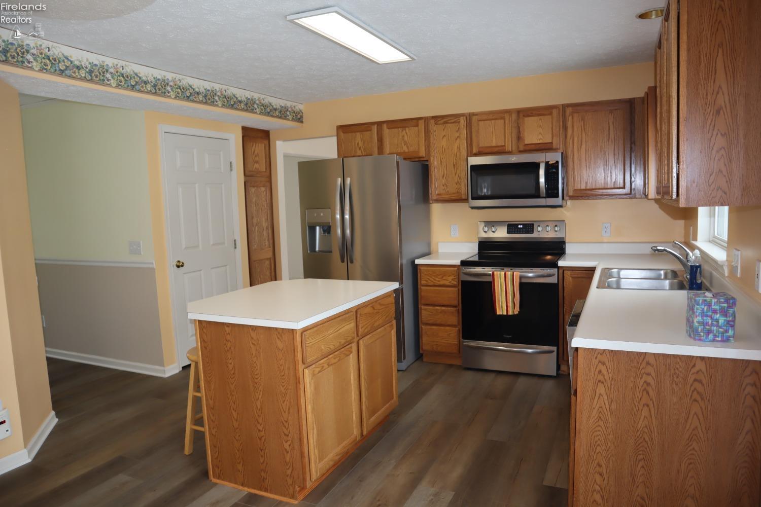 34780 Clear Creek Drive, North Ridgeville, Ohio image 3