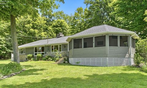 Homes For Sale - 1036 W Lakeshore Dr<br/> Kelleys Island, OH 43438