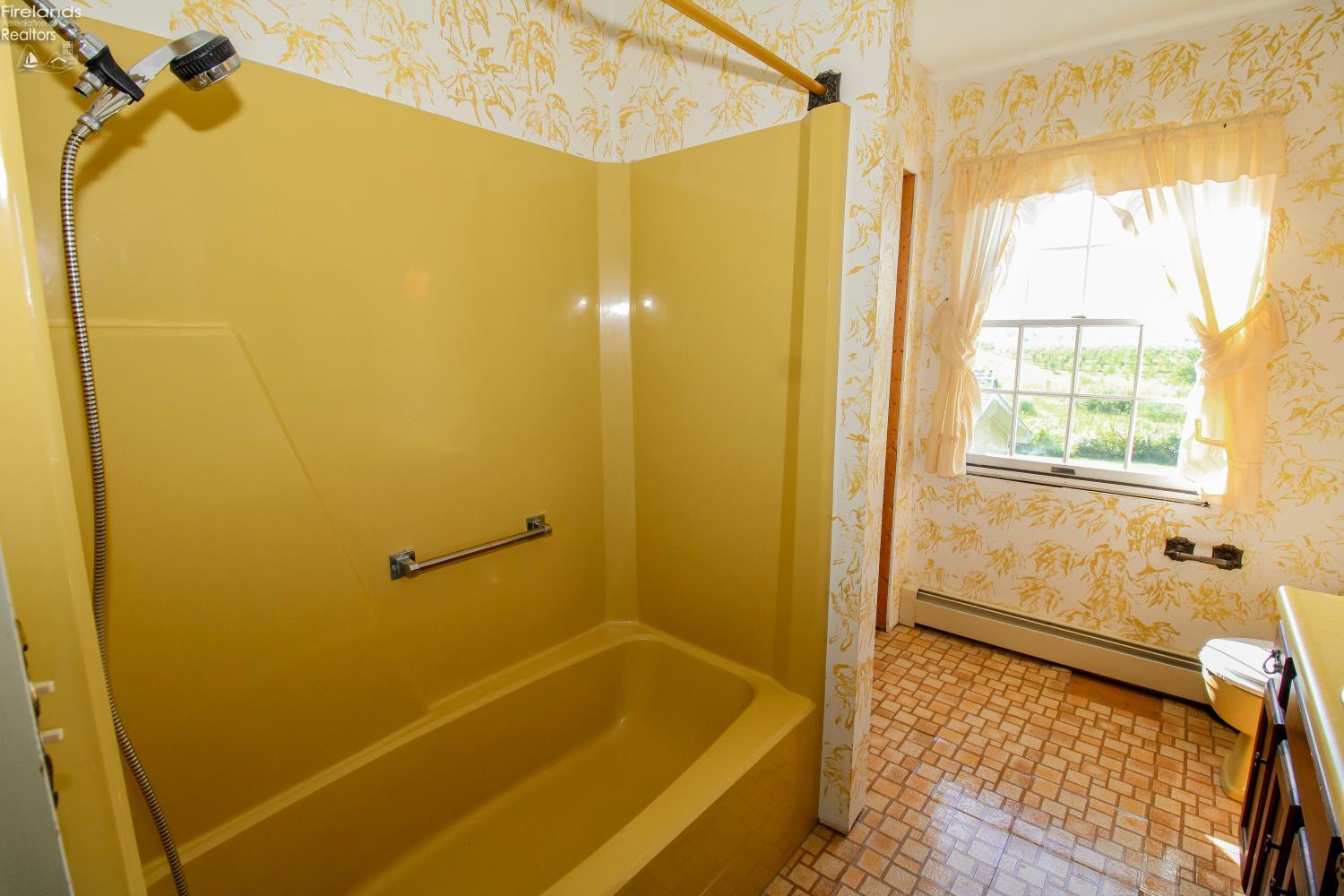 Huron, Ohio 44839, United States, 3 Bedrooms Bedrooms, ,3 BathroomsBathrooms,Residential,Active,195590